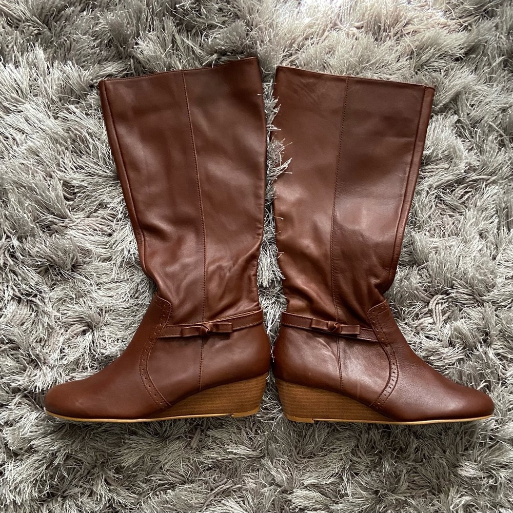 Bonbons women brown leather wedge heel, side zipper closure boots. Size 8.5 NWOT